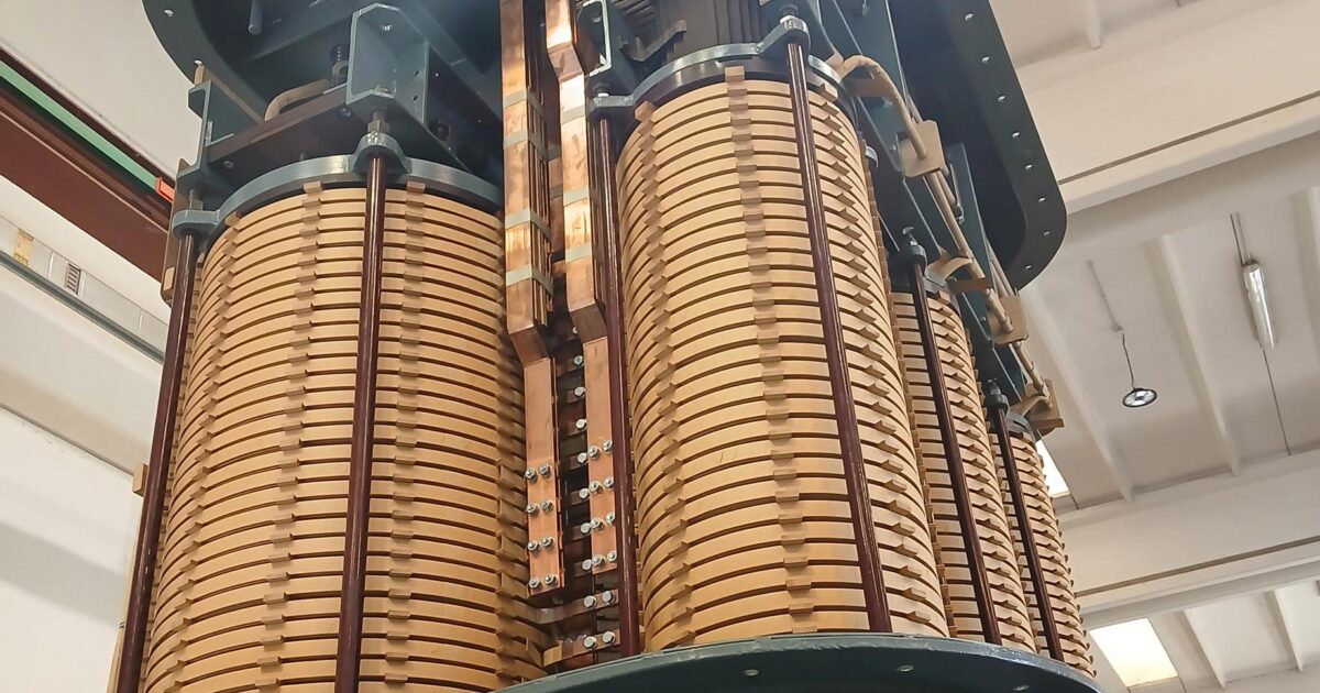 Riavvolgimento trasformatore da forno in officina specializzata